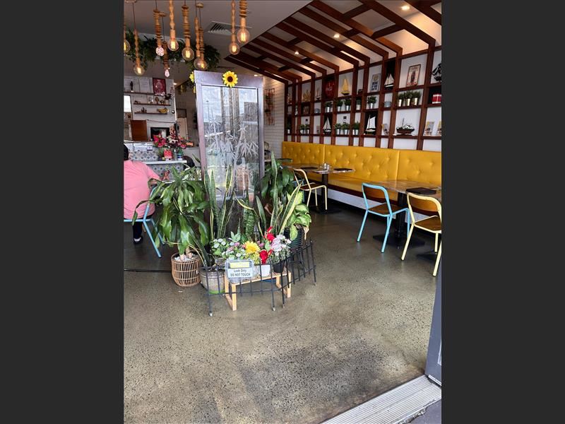Nhà hàng Thái income ổn định, thuận tiện đi lại cần sang