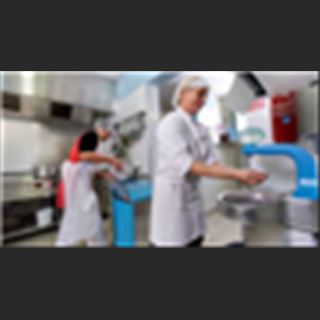 Fitzroy cafe looking to hire waiter/kitchen hand 