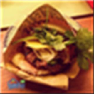 Cần nữ bán bánh mỳ ở Dee Why