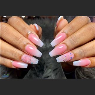 Hollywood Nails-Brandon Park shopping centre cần thợ