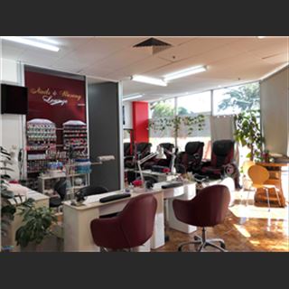 Cần thợ nail gấp làm vùng Gladstone Park gần sân bay Melbourne