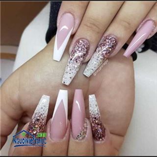 Cần tuyển thợ nail tay chân nước biet Waxing, SNS, thợ bột  
