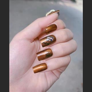 Shop nail ngay cạnh xe lửa Granville cần thợ bột làm full time