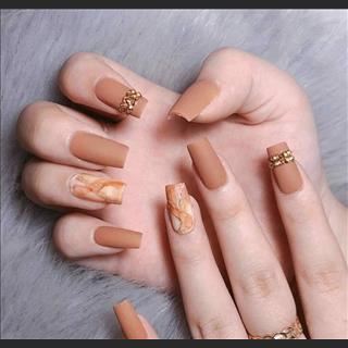 Shop nail ngay trung tâm Springvale & Somerville  cần tìm thợ