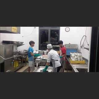 Shop cần tìm nhân viên phụ bếp, rửa chén, cắt rau cuối tuần
