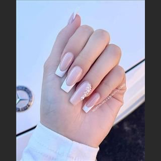 Shop nail ở Epping plaza cần tìm thợ bột or chân tay nước