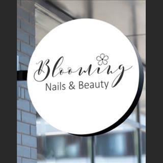 Shop Nails cần tuyển thợ bột môi trường làm việc thoải mái