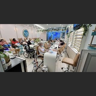 Shop nails Chermside cần tuyển thợ bột, thợ nước lương cao 
