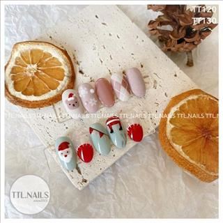 Shop nails cần thợ móng bột và chân tay nước lương cao 