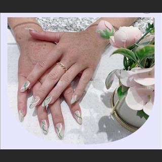 Shop Nail Sunshine Coast cần thợ tay chân nước or thợ bột 