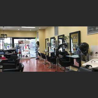 Hairsalon cần tìm thợ làm tóc hớt tóc nam nữ vùng Parkinson, Qld