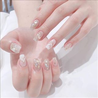Shop cách Springvale khoảng 20 phút lái xe cần thợ nails