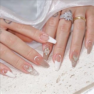 Shop cách Springvale 30 phút lái xe cần thợ nails và eyelash