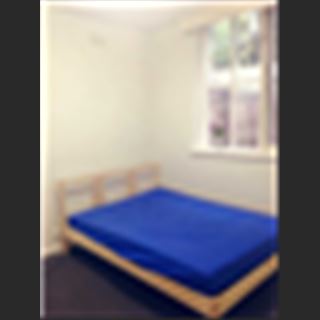 Mình có một good-sized bedroom đang available
