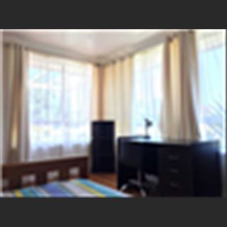 Nhà mình có - 1 DOUBLE ROOM - available từ 05/10/2015.