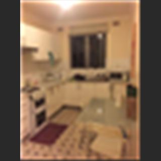 Nhà còn dư một double room cho sinh viên thuê vùng Campsie