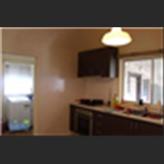 Dư 3 phòng trống (2 single, 1 double) cần cho share ở đường Phoenix st Sunshine North.