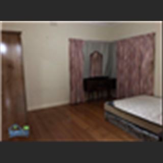 Nhà vùng St Albans còn 1 phòng single cho share.