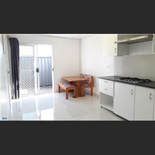 Granny flat 1 năm tuổi 2 phòng , cho thuê tại Smithfield , $300 month