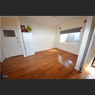 2 phòng ngủ half house cho thuê vùng Yagoona