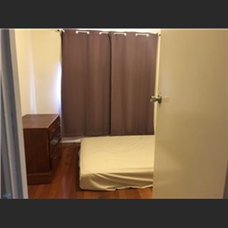 Nhà dư phòng cho share, vùng Springvale South gần chợ Athol