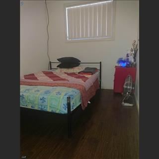 Nhà mới gần khu shopping Canley Heights còn 1 phòng single cho share