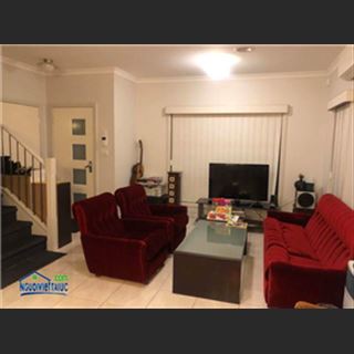 Nhà vùng St Albans còn dư 1 phòng cho share 