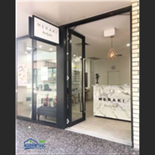 Sang tiệm nail vùng Cranbourne West, cách Springvale 25 phút lái xe. 