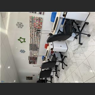 Shop nail ở Richmond có 5spa, 4 bàn, 2 phòng waxing cần sang lại