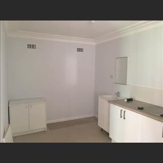 Granny flat 3 phòng cho thuê ngay trung tâm Cabramatta. 
