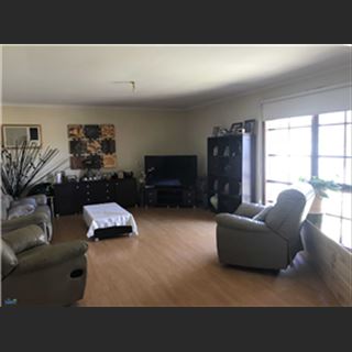 Nhà ở Springvale South có hai phòng trống vào cuối tháng 10 cho thuê