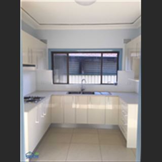 Nhà dư 1 phòng cho share lại rộng 12m2 và có giường tủ ở Bankstown