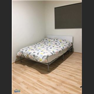 Nhà có 1 phòng double lớn có built-in wardrobe cho share.