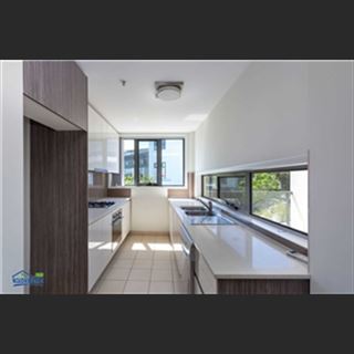 Unit mới, 3 phòng ngủ, gần shop, trường học cho thuê ở Bankstown