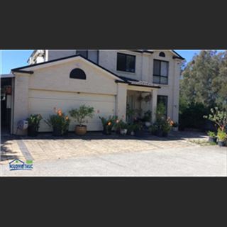 Nhà sạch đẹp,thoáng mát,yên tĩnh dư phòng cho thuê vùng Canley Heights
