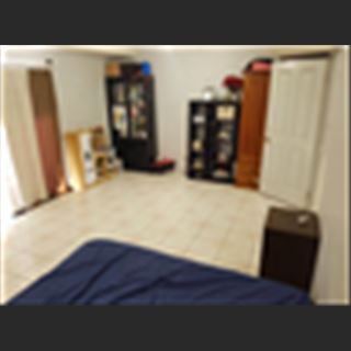 Nhà townhouse hiện đang available 1 phòng master cho thuê