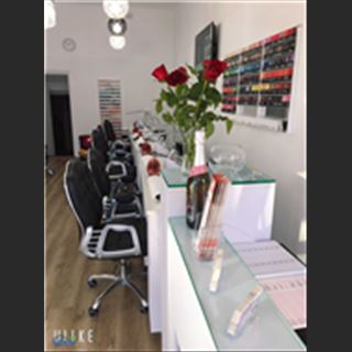 Sang shop Nails mới, hoat đông được 1 năm vùng Glen Iris