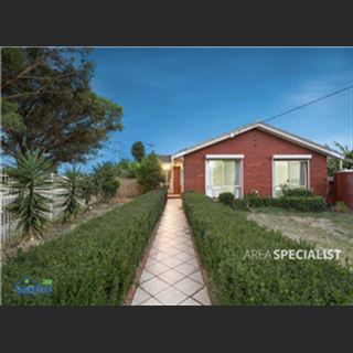 Nhà vùng Clayton Westall còn dư 2 phòng cho share 