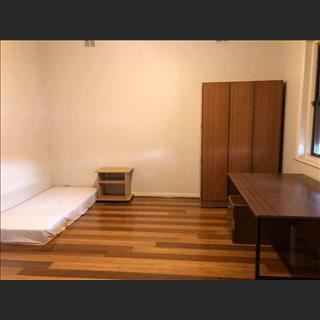Nhà có phòng đôi 17m2 cần cho 1 bạn thuê available từ mùng 6 tháng 7