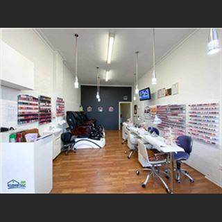Cần sang tiệm nail ở vùng Blackburn mở được 10 năm 
