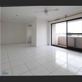 Unit ở Canley Vale gần ga shop rất sạch sẽ  đẹp và an toàn cho nữ thuê
