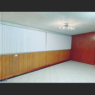 Nhà 2 lớp gạch có 3 phòng ngủ rộng rãi & 1 sunroom rất lớn cho thuê
