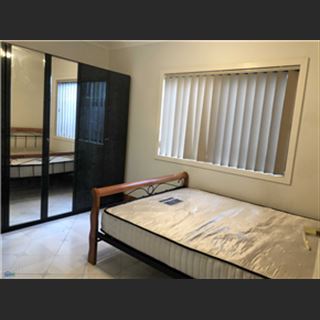 Granny flat 2 phòng cho thuê lại một phòng đầy đủ tiện nghi ở Punchbow