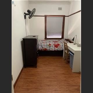 Nhà có 1 phòng đơn cho thuê đi bộ tới ga xe lửa 3 phút  