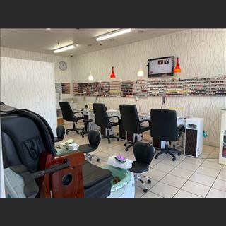 Cần sang gấp nail salon ở Northcote plaza đã hoạt động hơn 8 năm