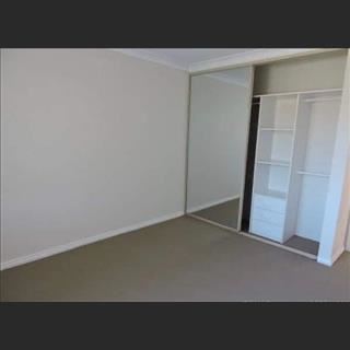 Nhà còn dư một phòng double cho nữ thuê vùng Bankstown 