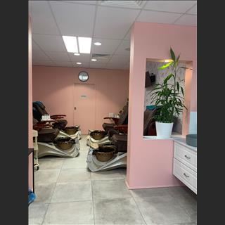 Sang shop Nail tiền rent rẻ cách Inala 40 phút lái xe 