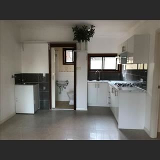 Granny Flat vùng Sefton gần Chester Hill shopping cho thuê