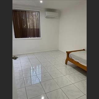 Phòng lớn cho share cách trạm xe lửa Canley Vale 12 phút đi bộ