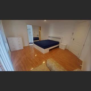 Cho single share phòng master fully furnished vùng Cairnlea